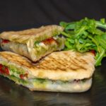 Gratin de pain rassis au fromage : le pudding salé anti-gaspi qui régale toute la famille